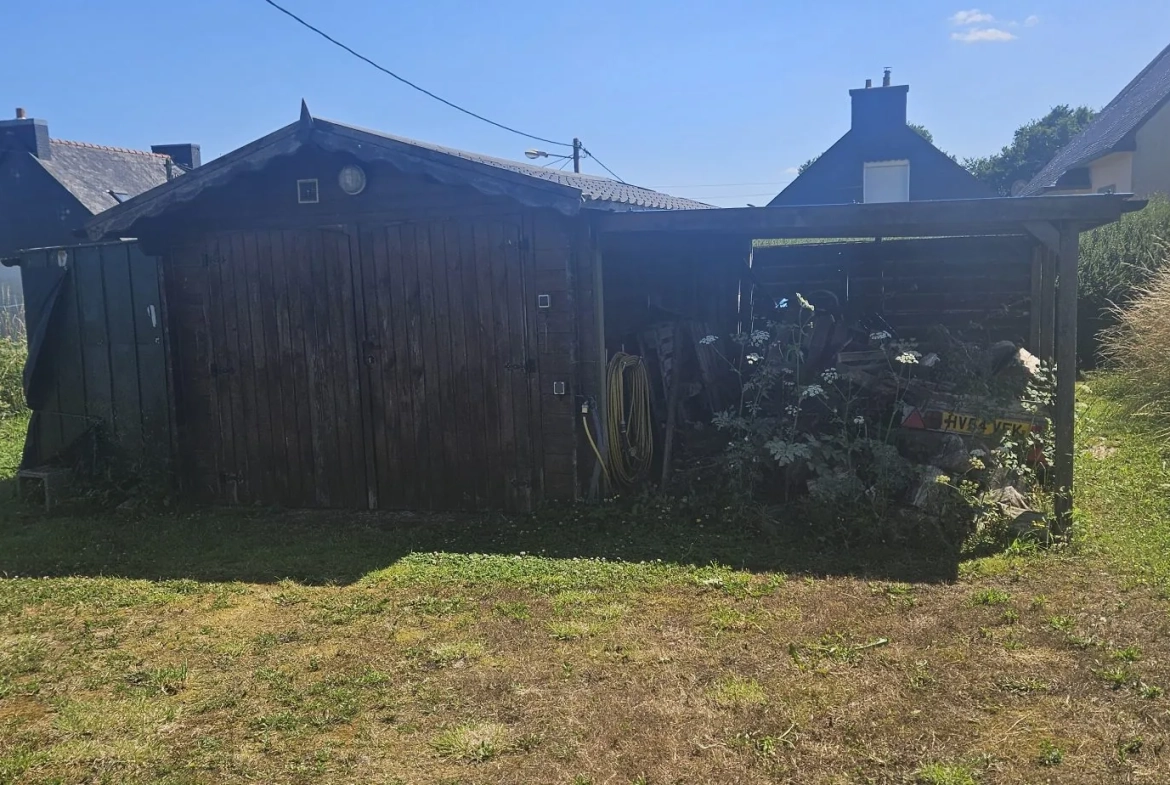 chalet en bois attribué à maison 2 Ensemble immobilier de deux maisons bretonnes avec terrain et potentiel d'investissement 