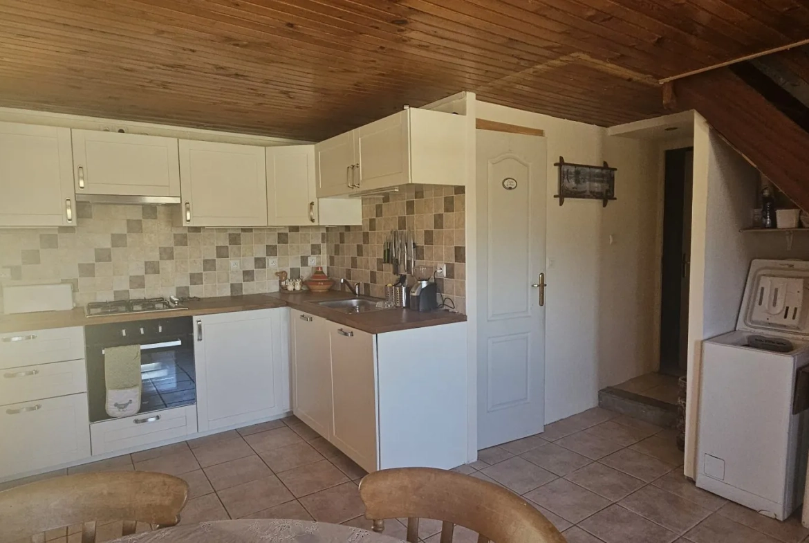 Maison 1 - espace cuisine Ensemble immobilier de deux maisons bretonnes avec terrain et potentiel d'investissement 