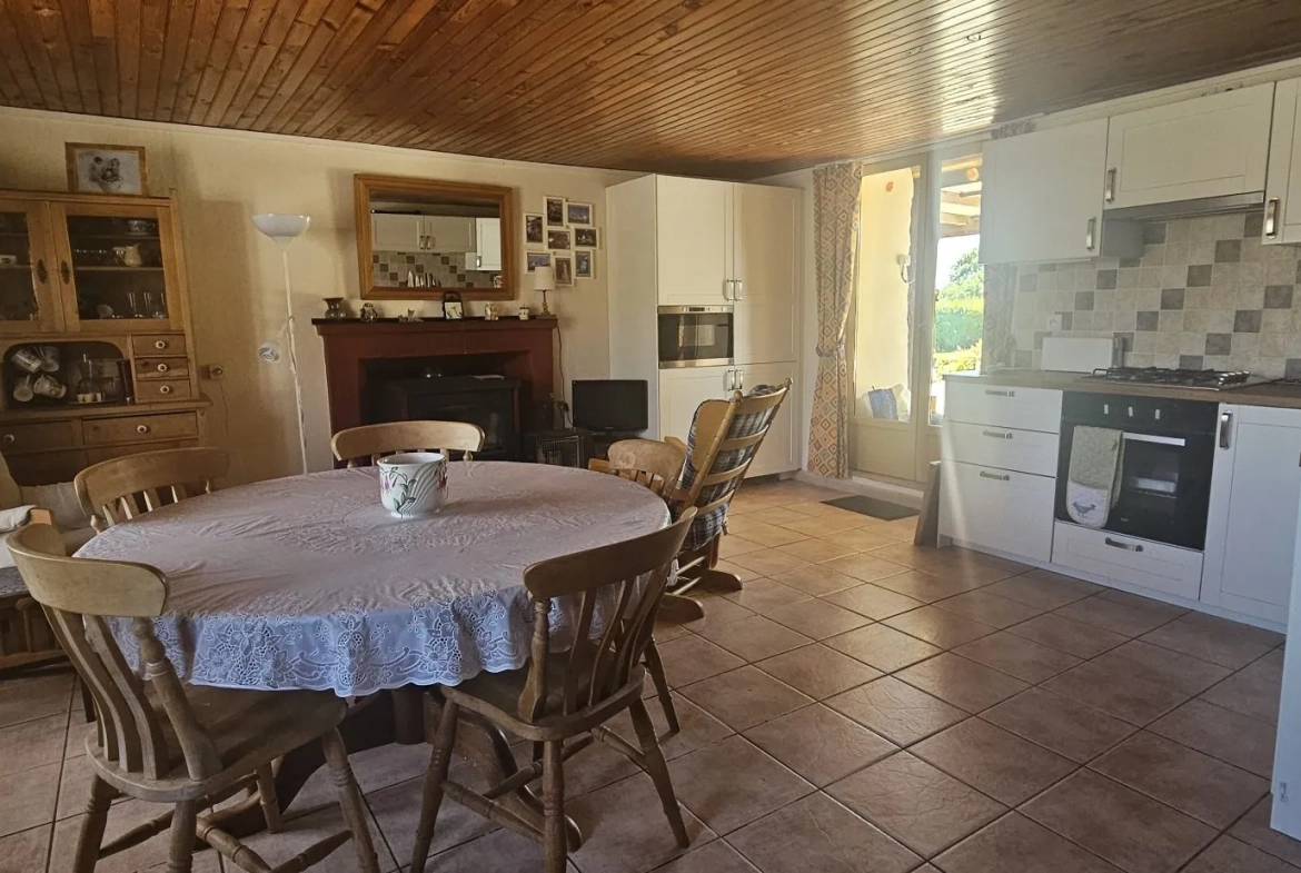 Maison 1 -pièce principale Ensemble immobilier de deux maisons bretonnes avec terrain et potentiel d'investissement 