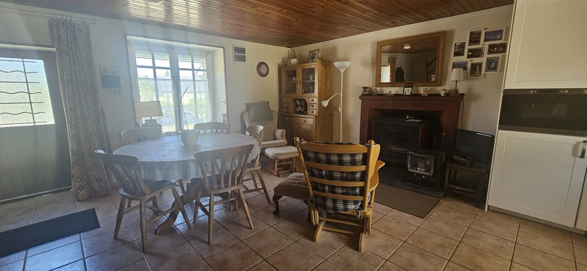 Maison 1 - pièce principale Ensemble immobilier de deux maisons bretonnes avec terrain et potentiel d'investissement 