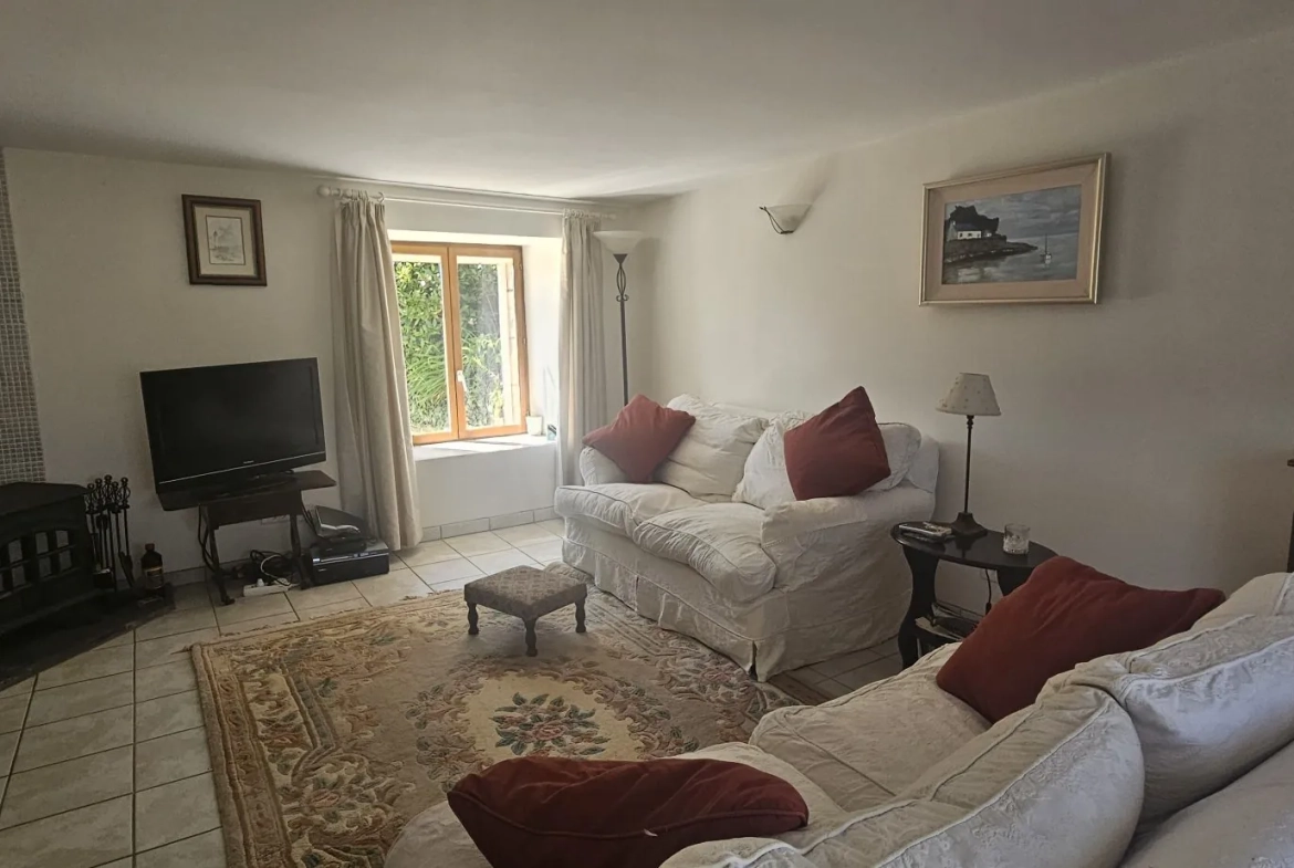 Maison 1 - salon Ensemble immobilier de deux maisons bretonnes avec terrain et potentiel d'investissement 