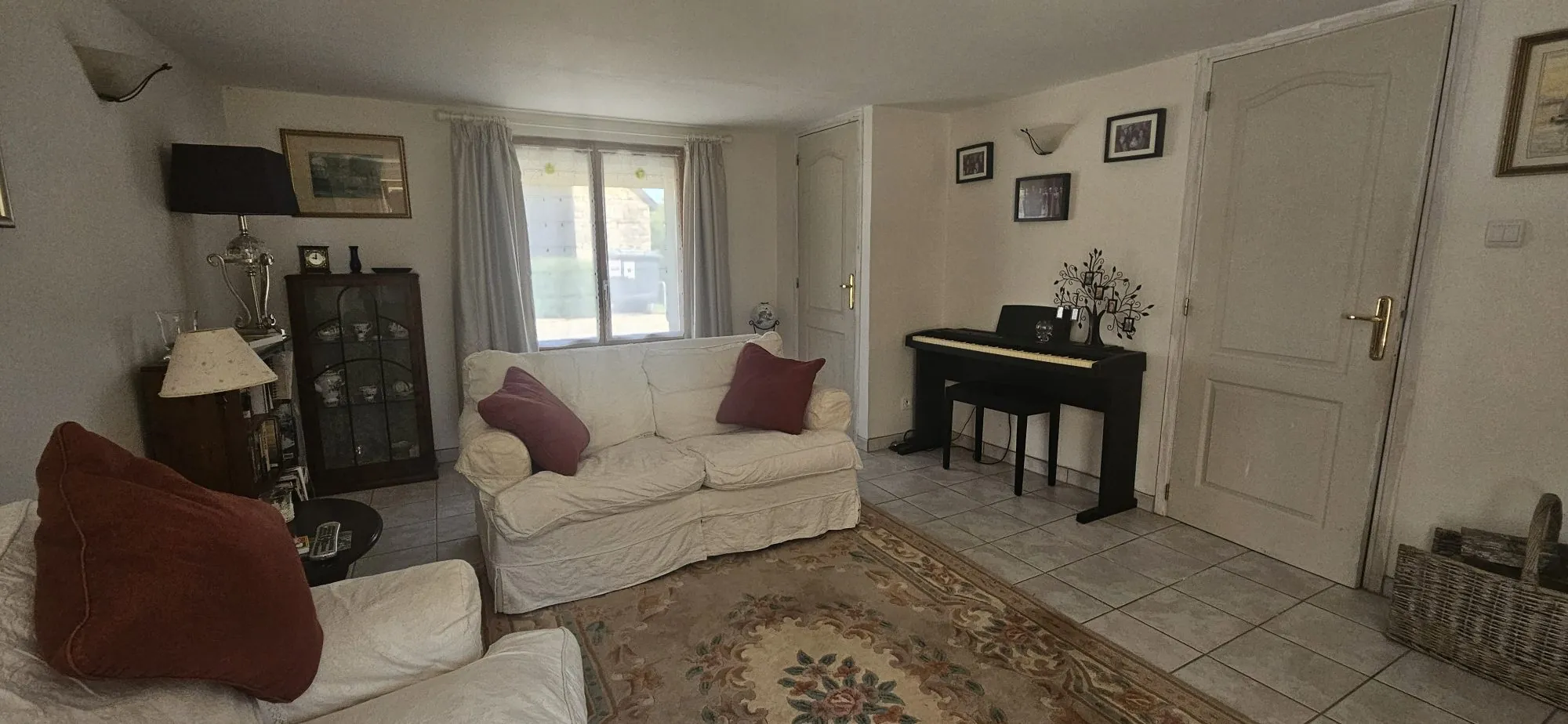 Maison 1 - salon Ensemble immobilier de deux maisons bretonnes avec terrain et potentiel d'investissement 