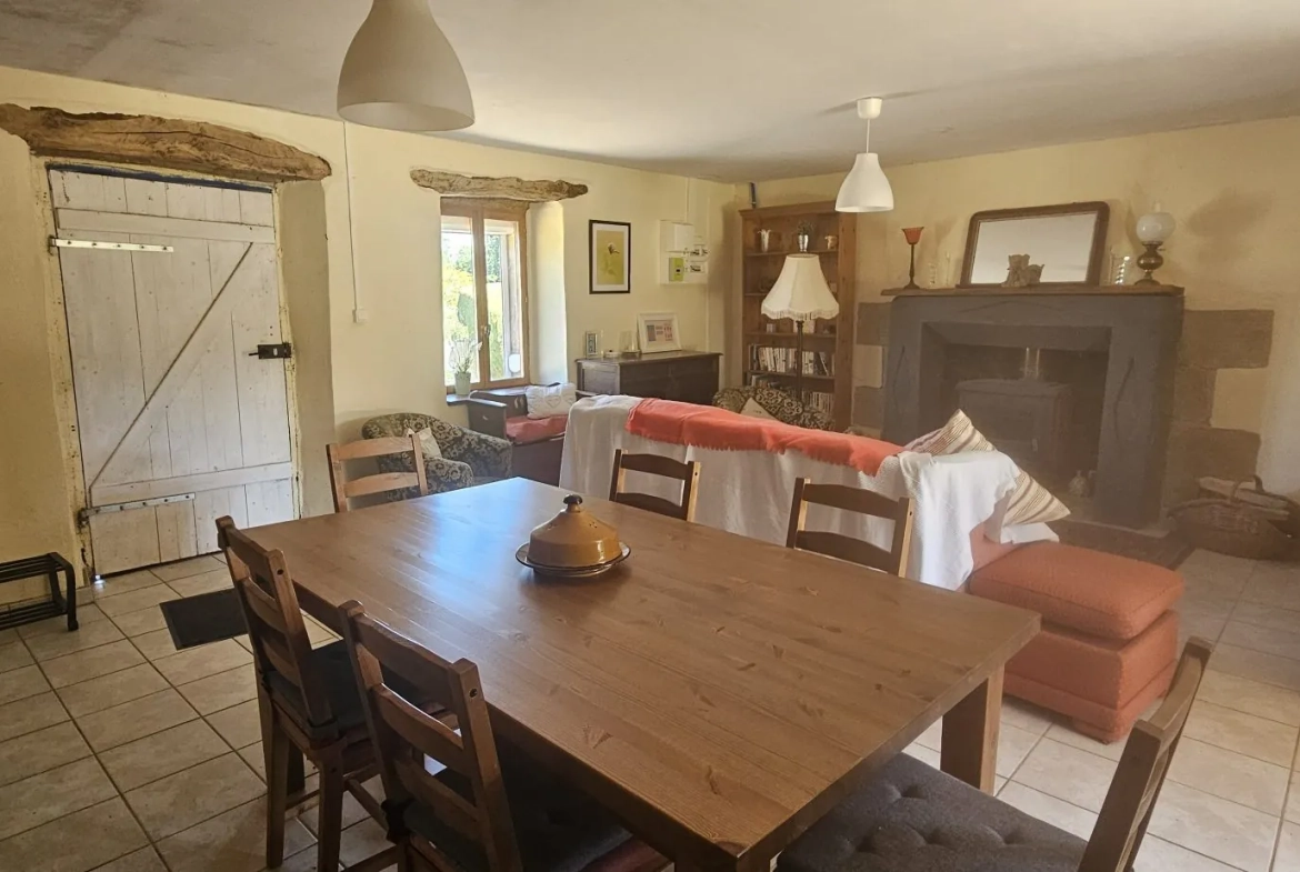 maison 2- vue d'ensemble de la pièce principale Ensemble immobilier de deux maisons bretonnes avec terrain et potentiel d'investissement 