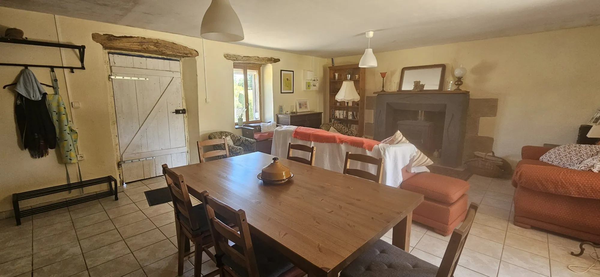 maison 2- vue d'ensemble de la pièce principale Ensemble immobilier de deux maisons bretonnes avec terrain et potentiel d'investissement 