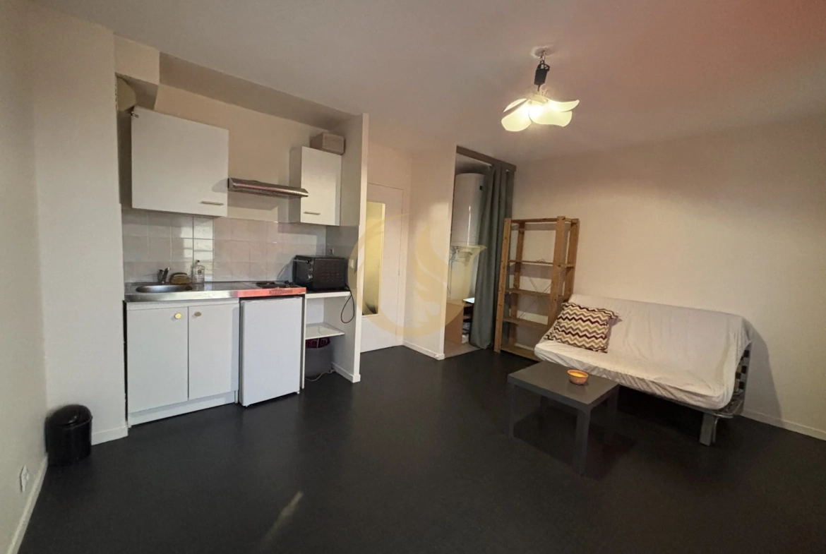 Studio de 21 m² avec parking à Pau, idéal pour étudiant ou pied-à-terre 