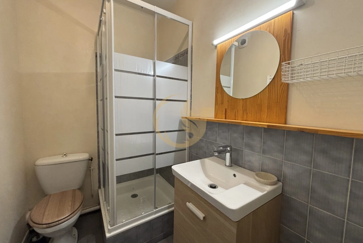 Studio de 21 m² avec parking à Pau, idéal pour étudiant ou pied-à-terre 
