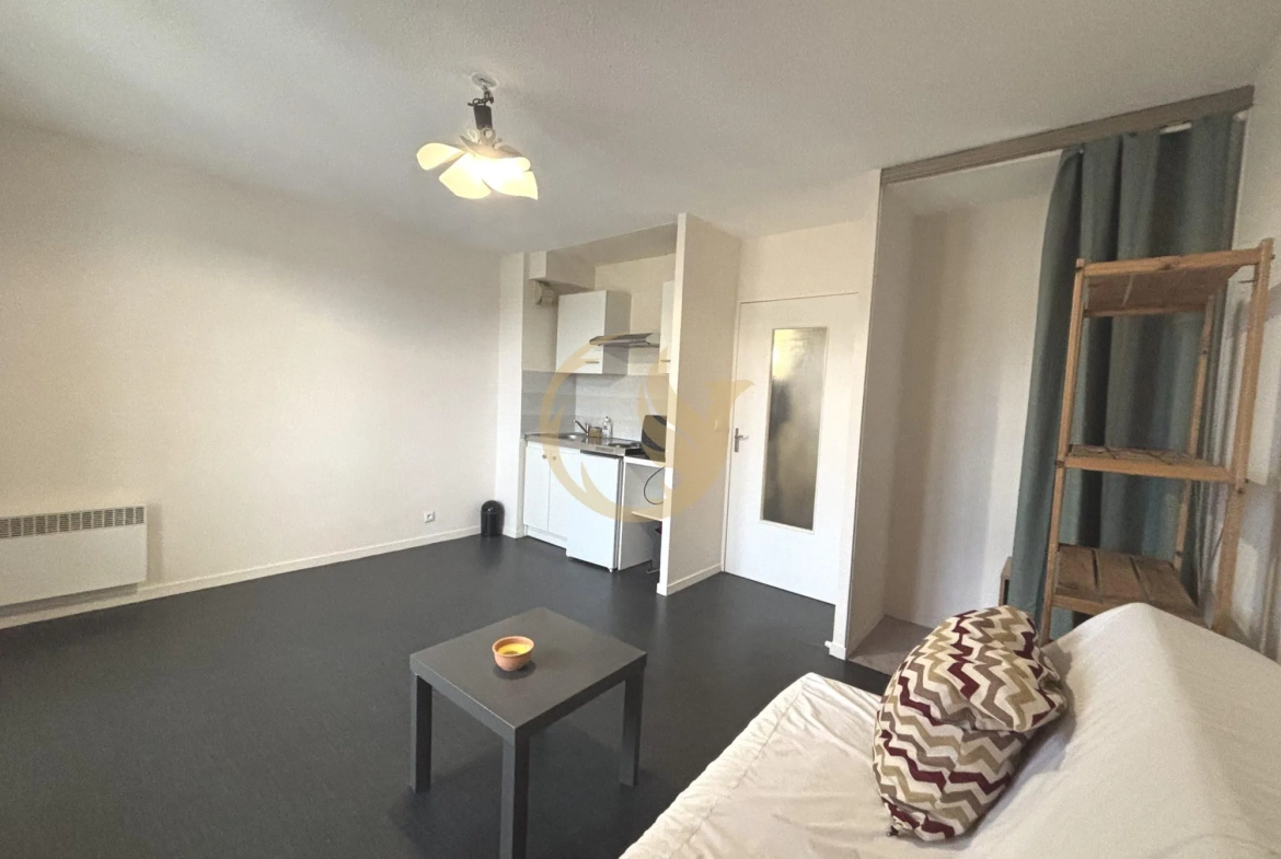 Studio de 21 m² avec parking à Pau, idéal pour étudiant ou pied-à-terre 