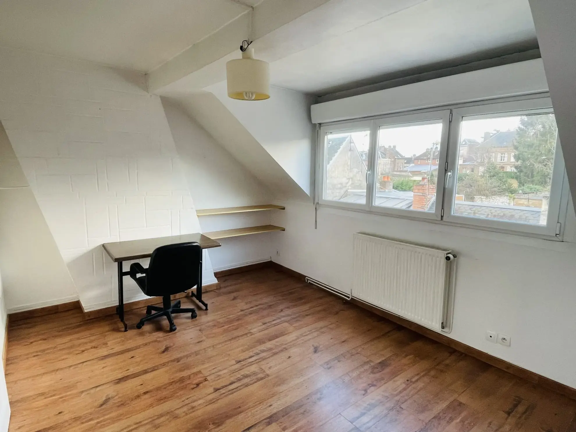 Maison 3 chambres à Amiens avec cour et cave, idéalement située 