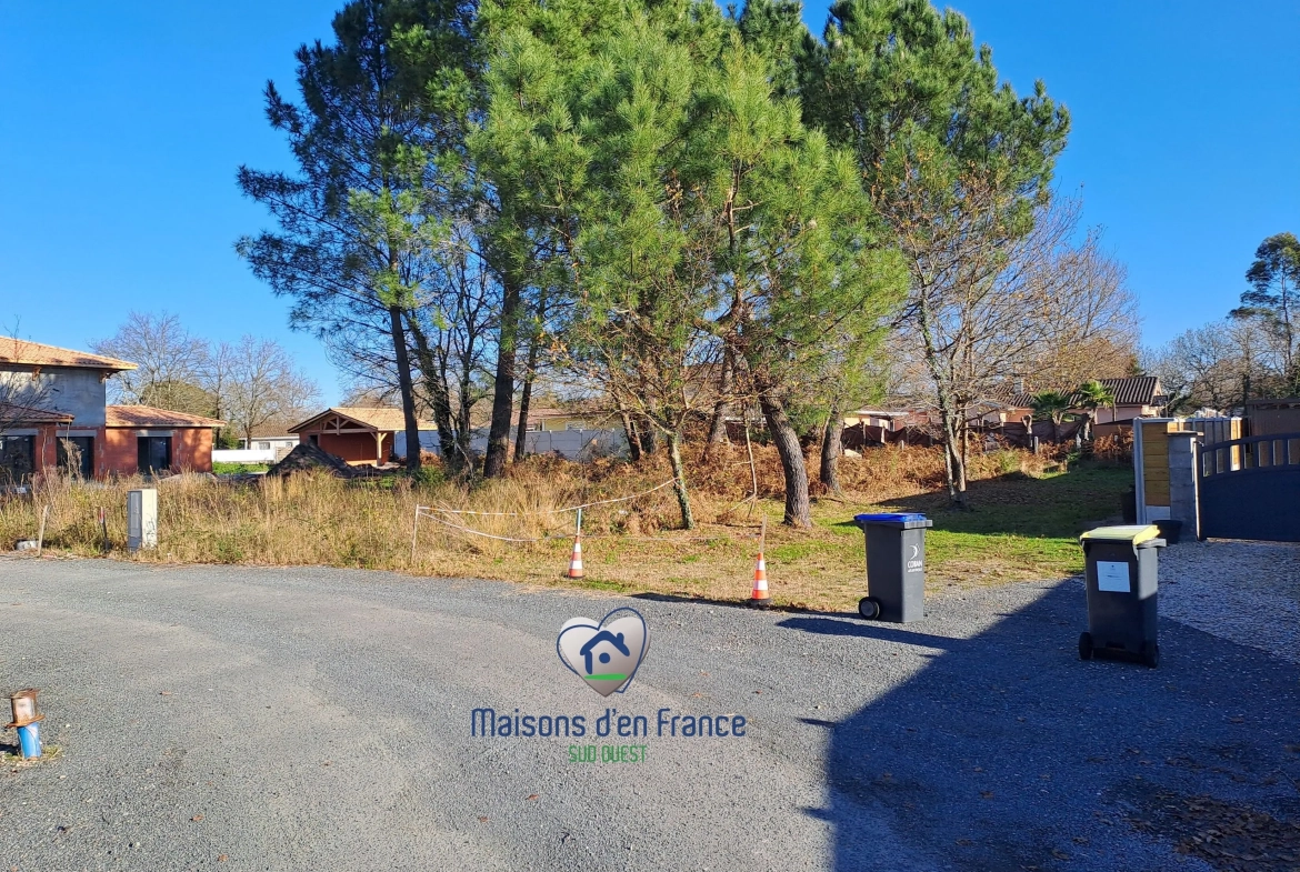 Terrain constructible viabilisé de 529 m² à Mios proche Bordeaux 