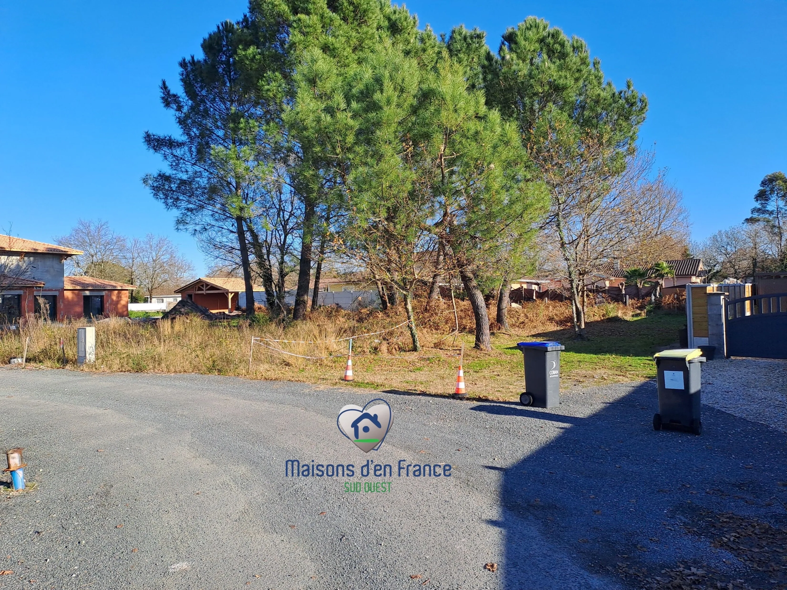 Terrain constructible viabilisé de 529 m² à Mios proche Bordeaux 