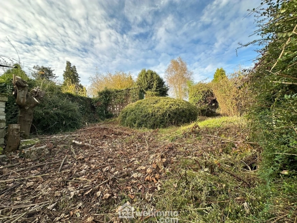 Terrain constructible de 475 m² à Chaillevois avec façade de 28 mètres