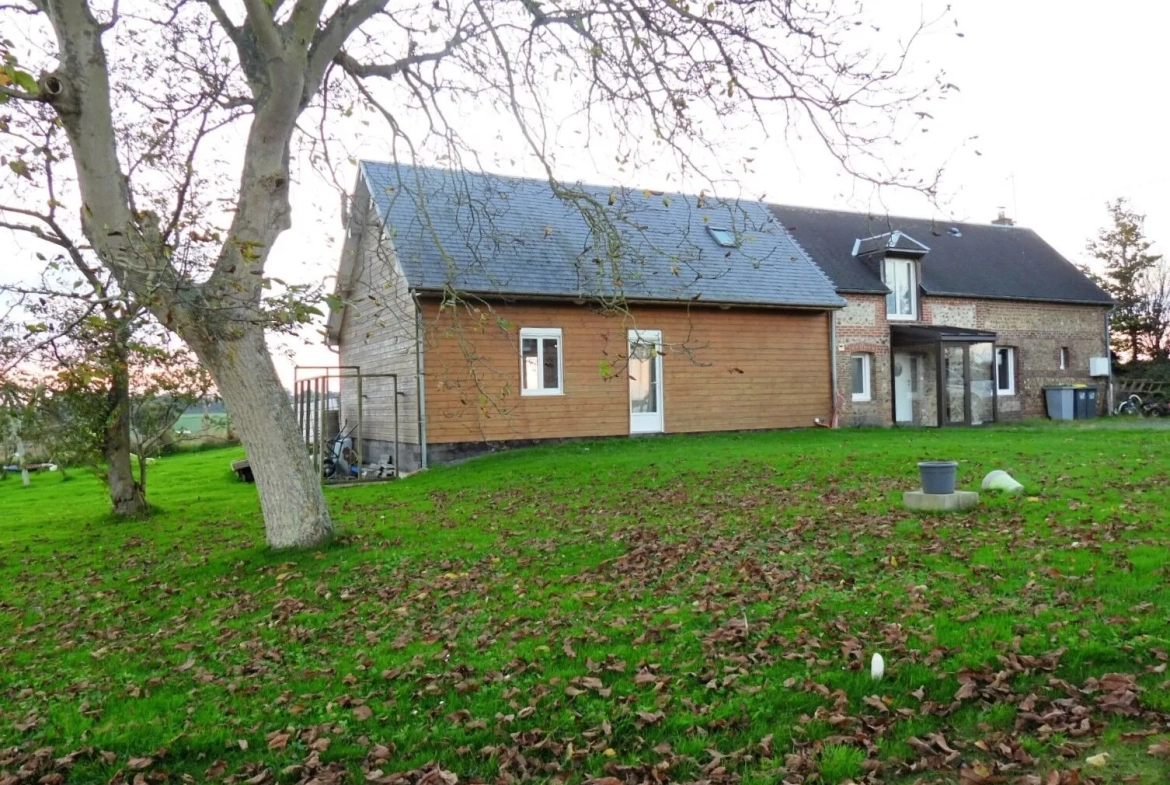 Longère à la campagne à proximité de Fécamp et Goderville, 150m² rénovés, terrain 2256m² 