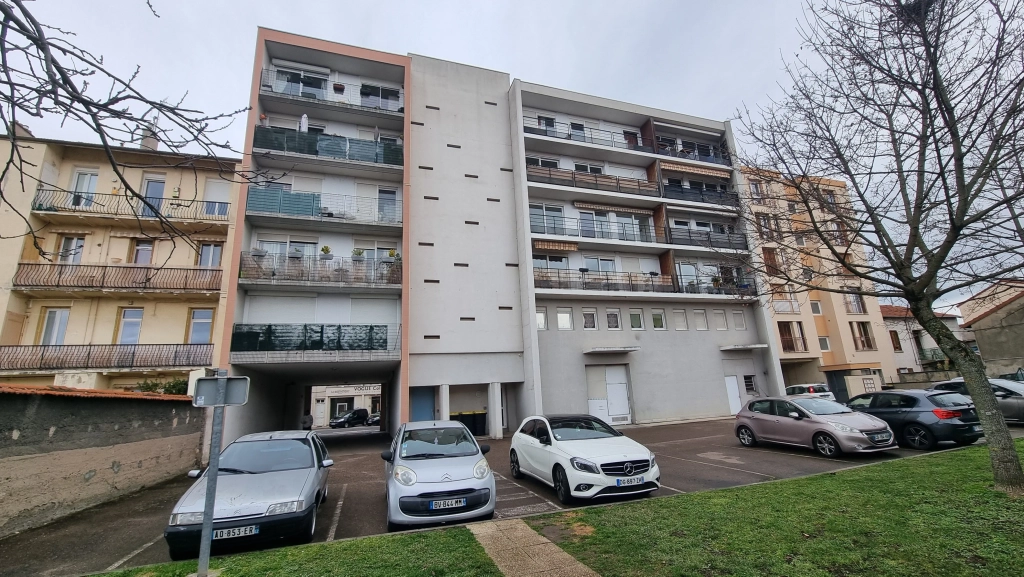 Appartement 4 pièces à Roanne, 83m2, centre-ville, garage, 138 000€