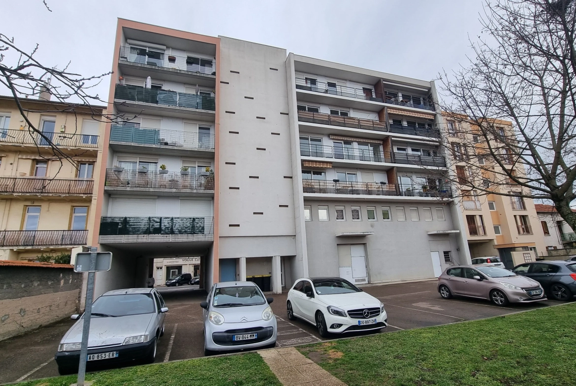 Appartement 4 pièces à Roanne, 83m2, centre-ville, garage, 138 000€ 