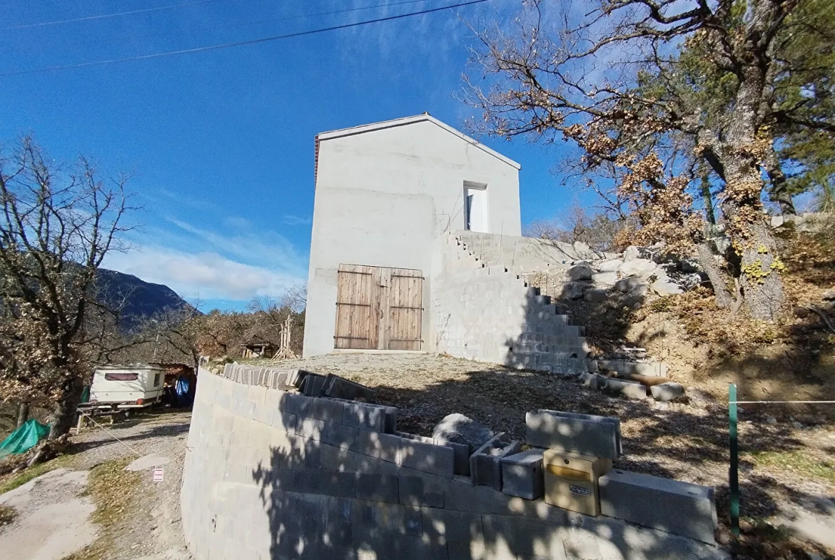 Opportunité rare : maison à aménager avec vue dominante à Laragne 