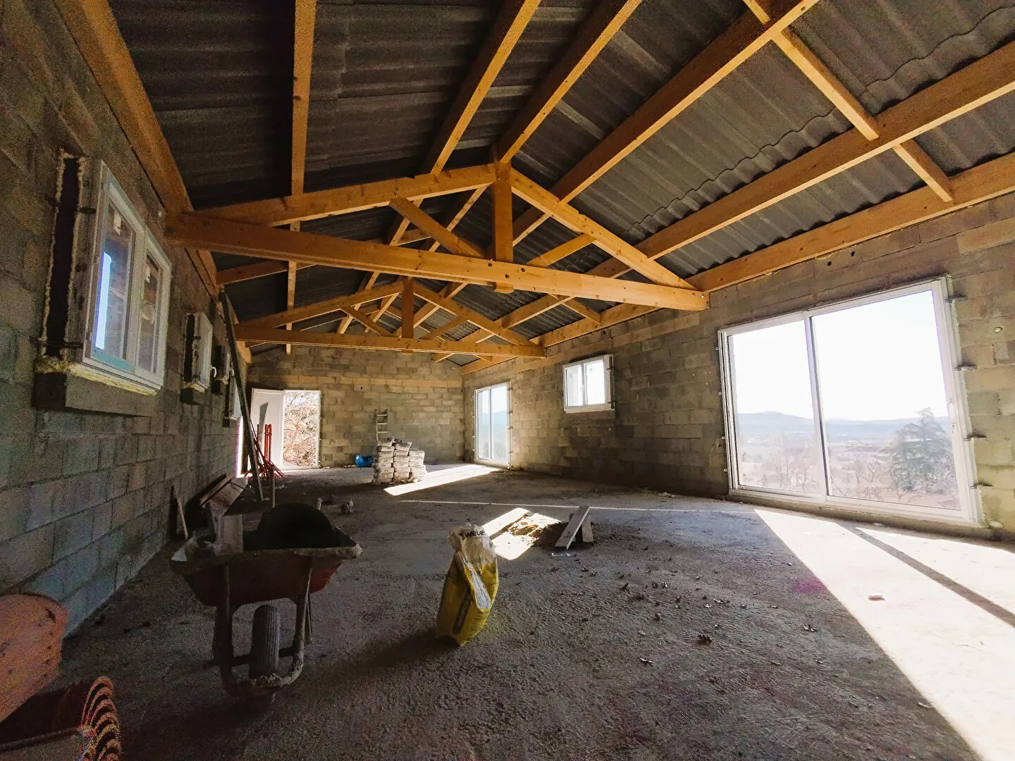 Opportunité rare : maison à aménager avec vue dominante à Laragne 