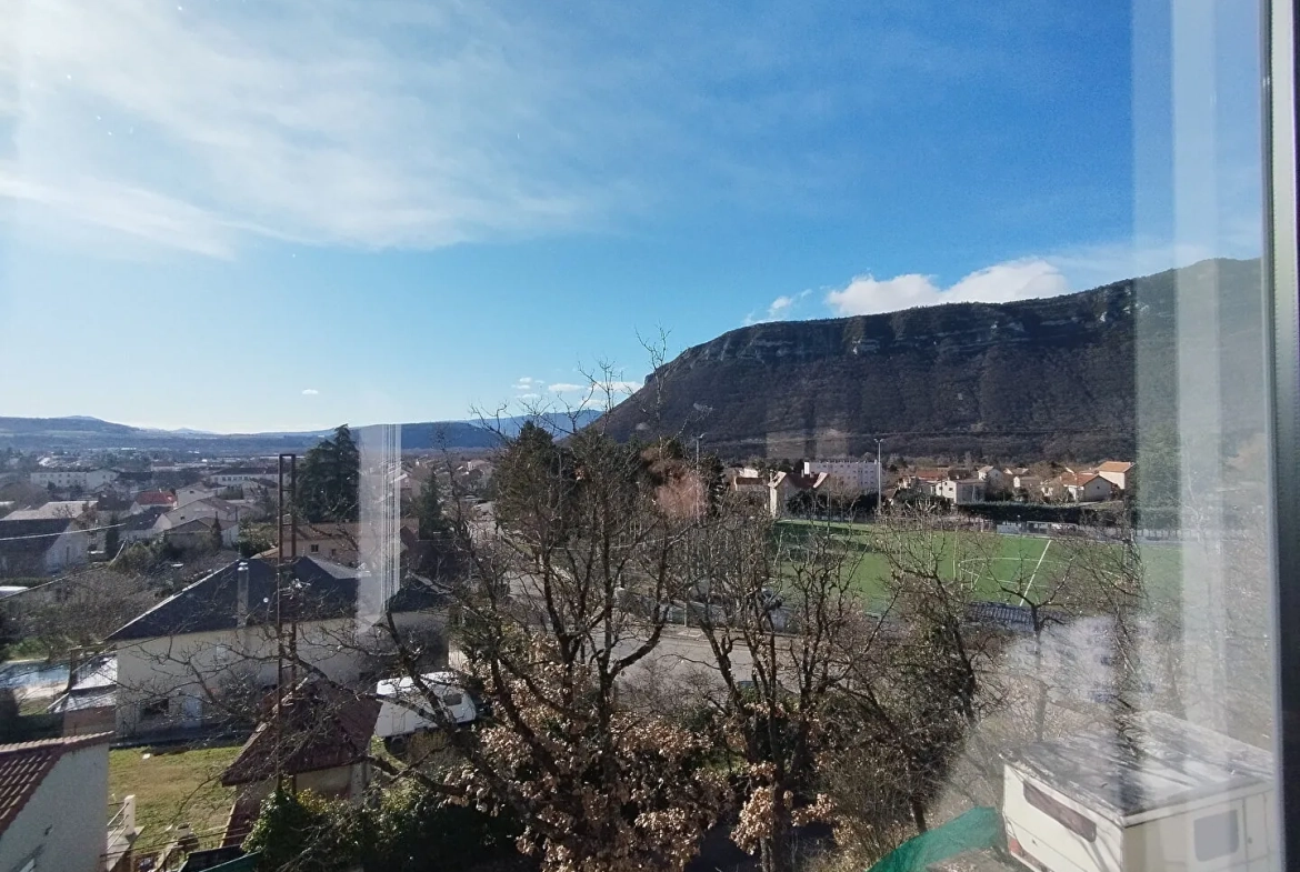 Opportunité rare : maison à aménager avec vue dominante à Laragne 