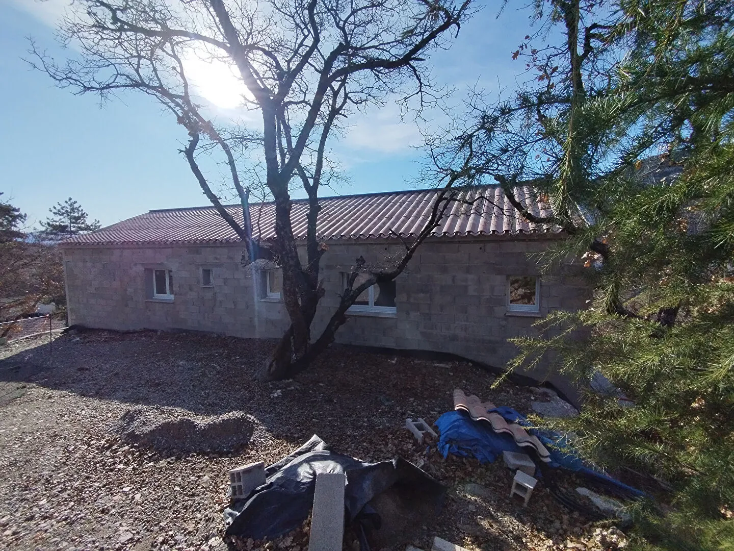 Opportunité rare : maison à aménager avec vue dominante à Laragne 