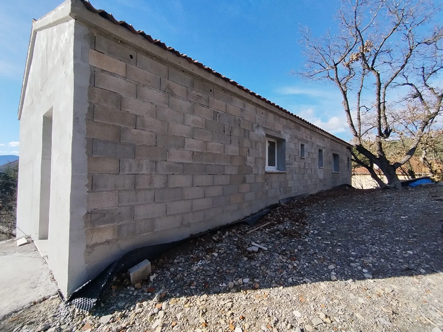 Opportunité rare : maison à aménager avec vue dominante à Laragne 