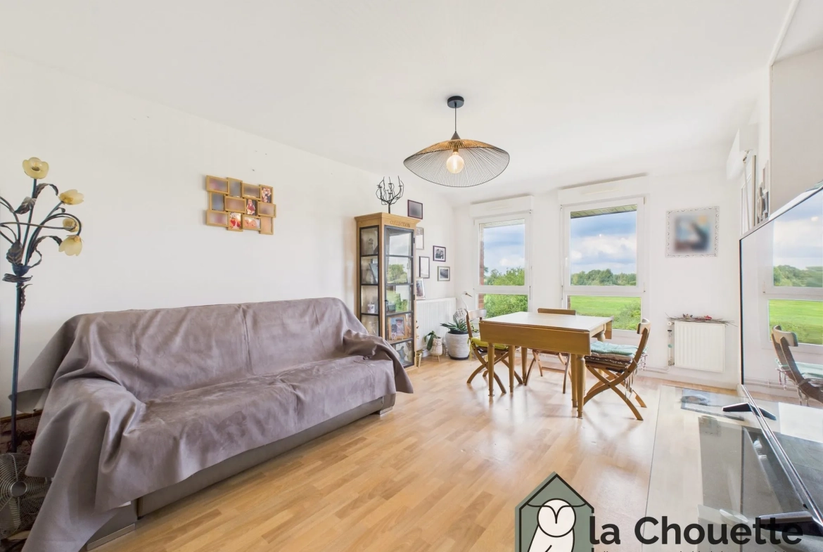 Studio en vente à Frelinghien avec balcon, parking privé et cave 