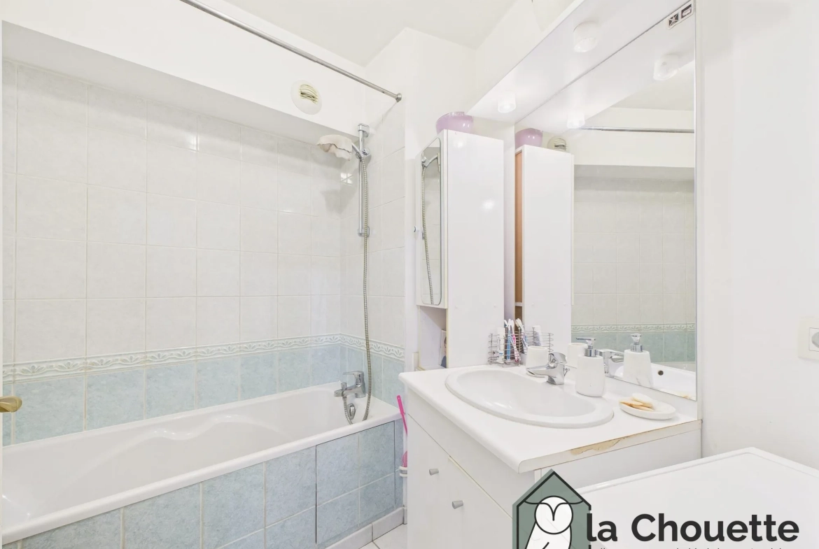 Studio en vente à Frelinghien avec balcon, parking privé et cave 