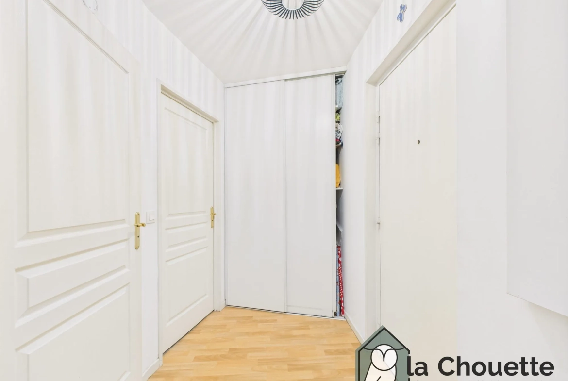 Studio en vente à Frelinghien avec balcon, parking privé et cave 
