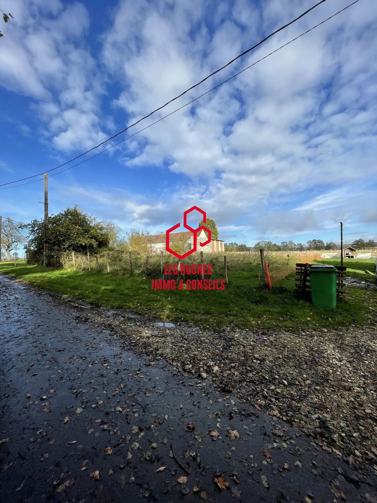 Terrain constructible à vendre à Saintines de 440 m² - Opportunité idéale pour votre maison familiale 