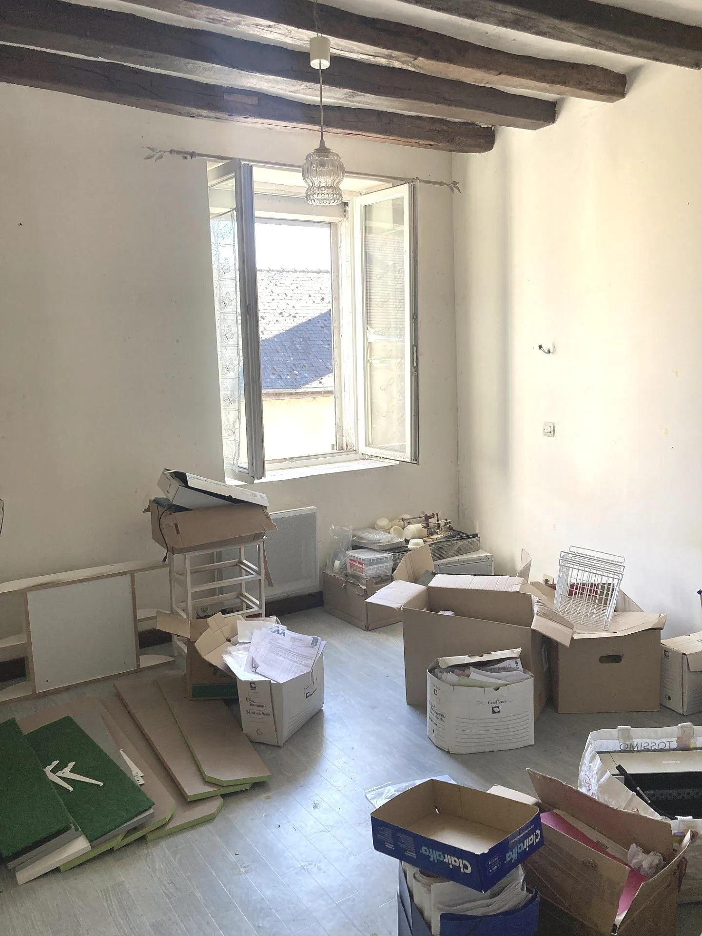 Immeuble à rénover au centre de Louplande avec fort potentiel d'investissement 