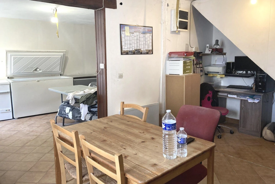 Immeuble à rénover au centre de Louplande avec fort potentiel d'investissement 