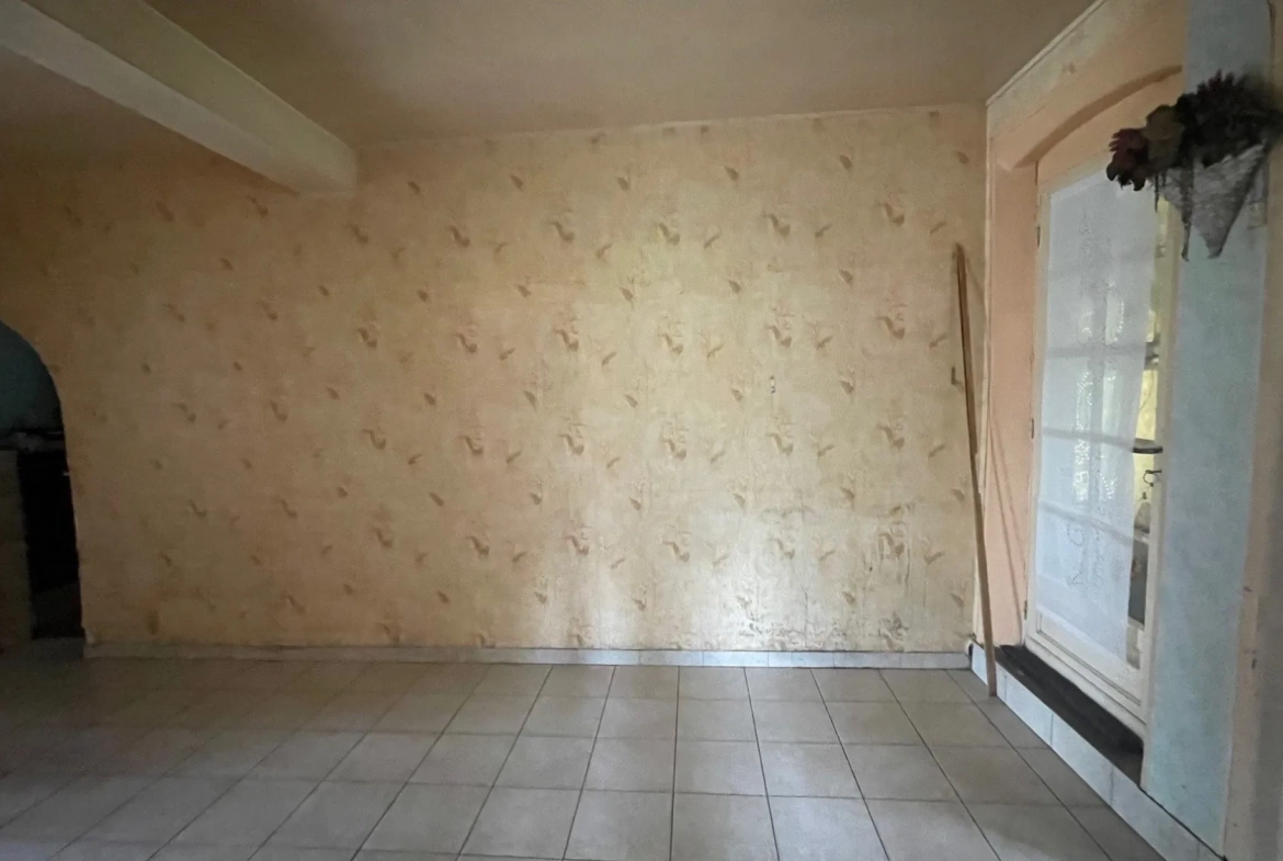 Maison à vendre avec partie commerciale et habitation à Voyennes 