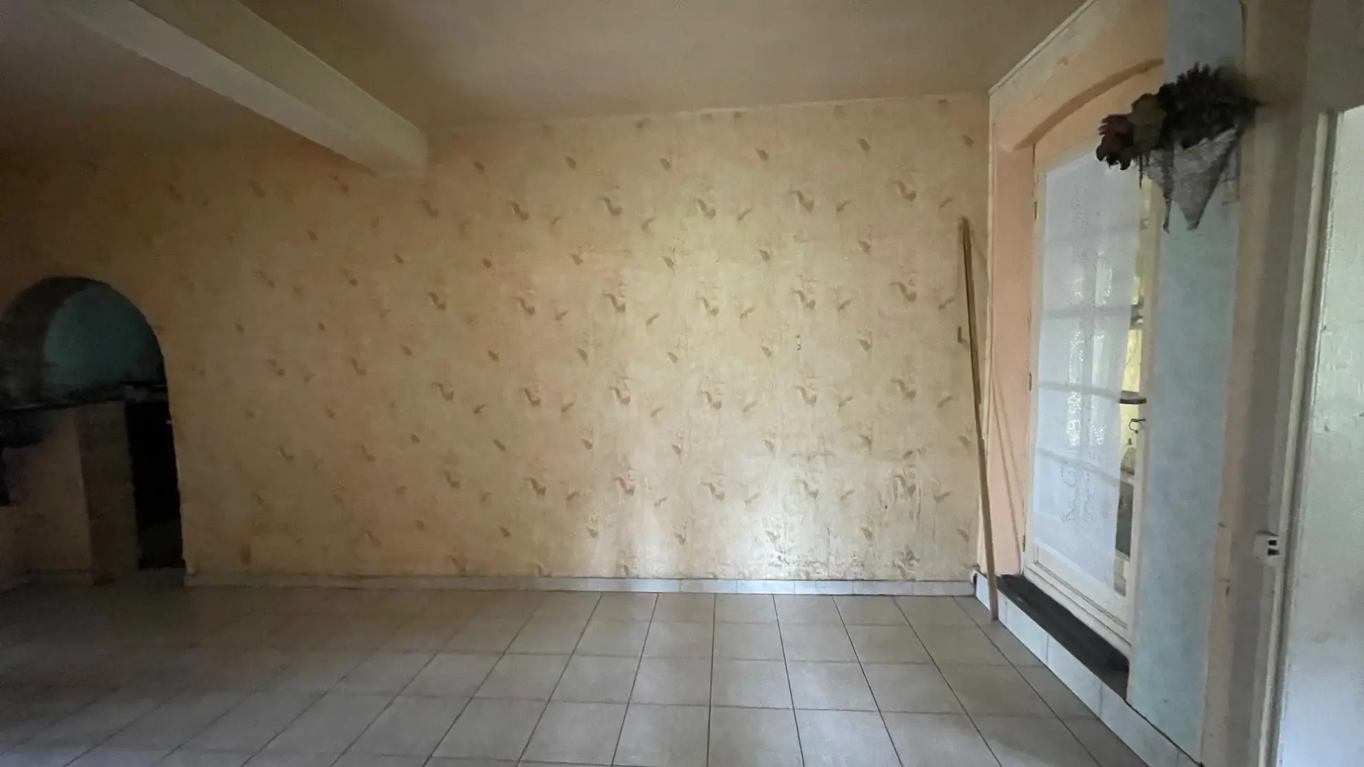 Maison à vendre avec partie commerciale et habitation à Voyennes 