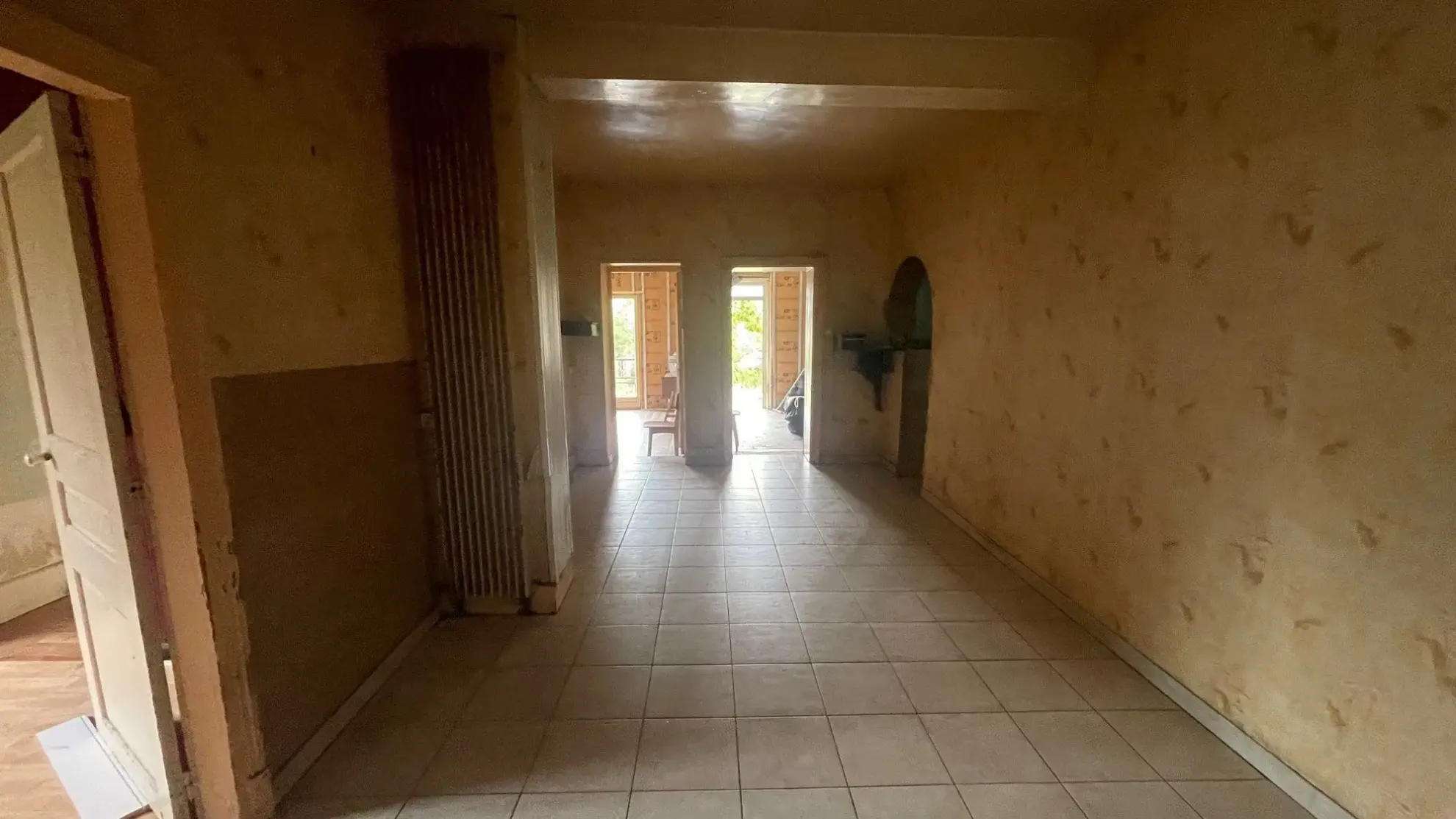 Maison à vendre avec partie commerciale et habitation à Voyennes 