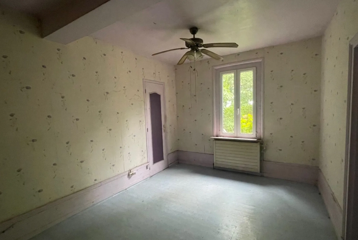 Maison à vendre avec partie commerciale et habitation à Voyennes 