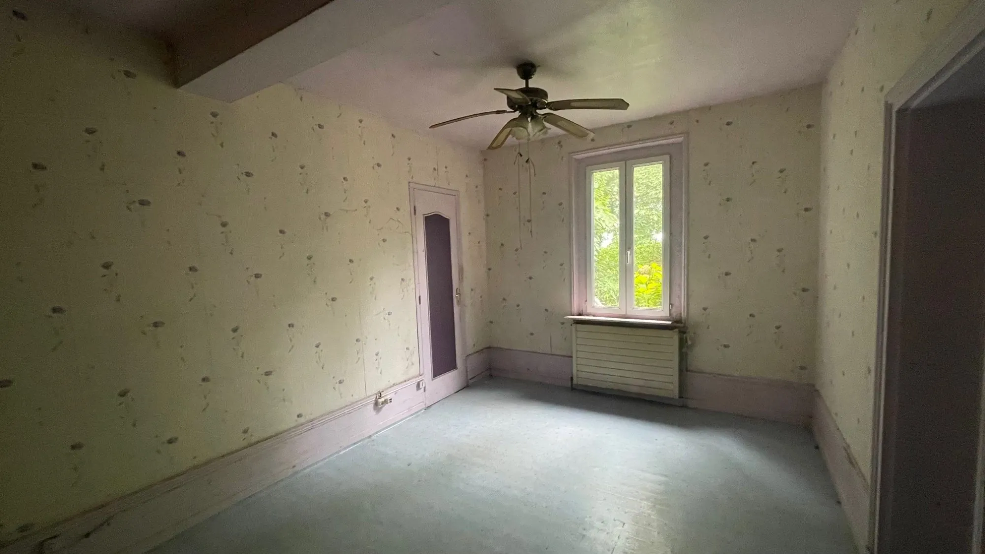 Maison à vendre avec partie commerciale et habitation à Voyennes 