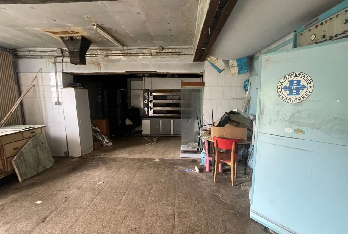 Maison à vendre avec partie commerciale et habitation à Voyennes 