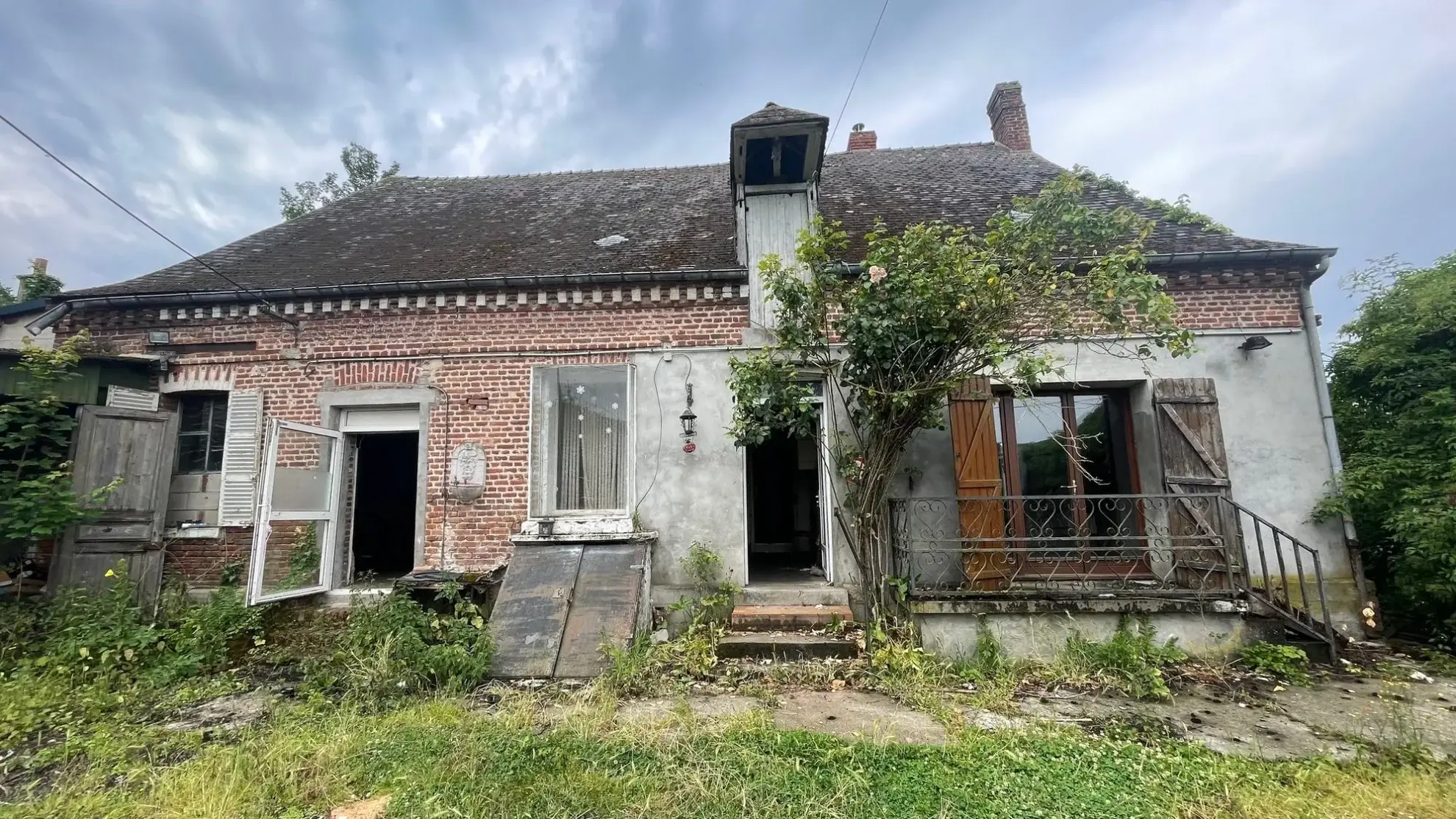 Maison à vendre avec partie commerciale et habitation à Voyennes 