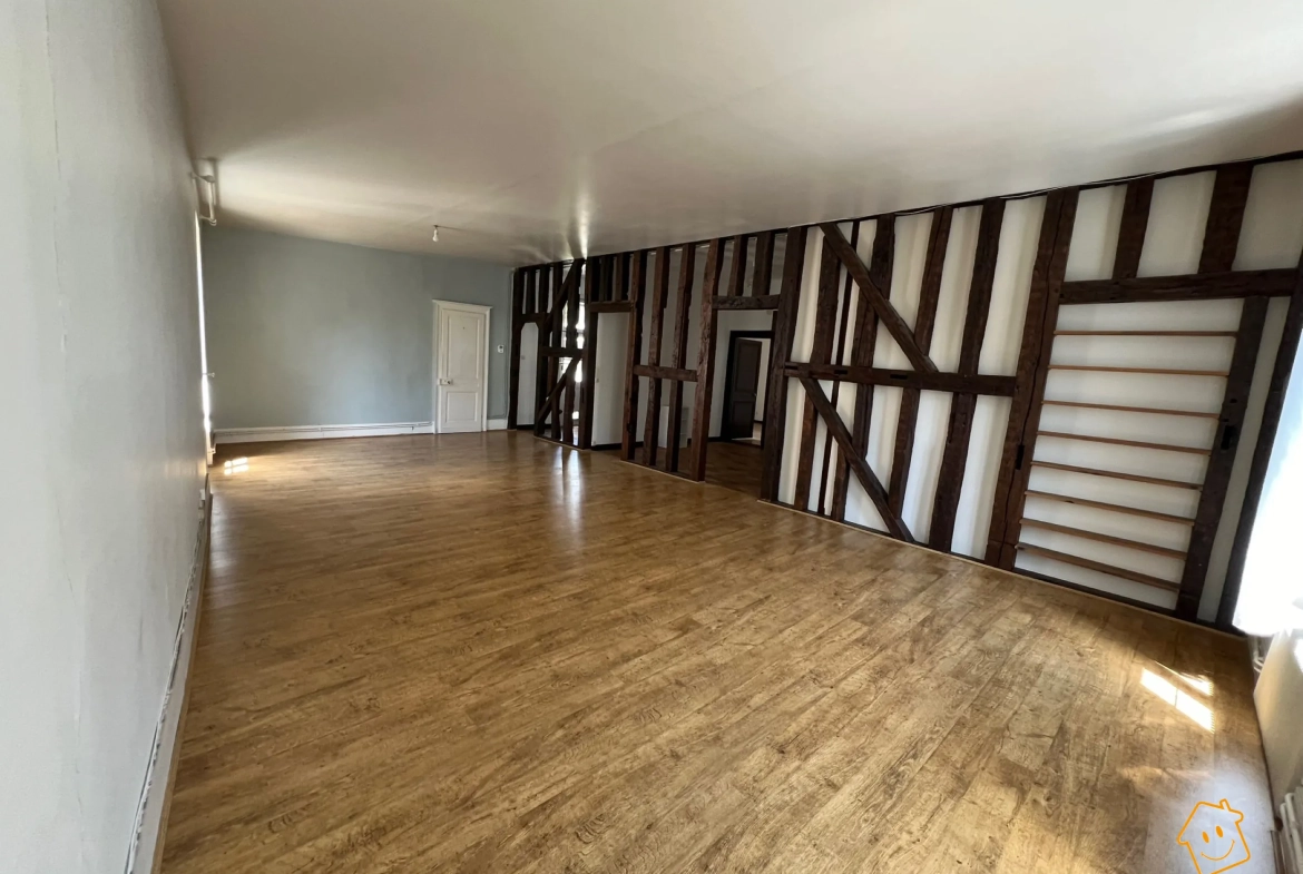 Appartement T4 proche centre de Bourges avec balcon et cave 