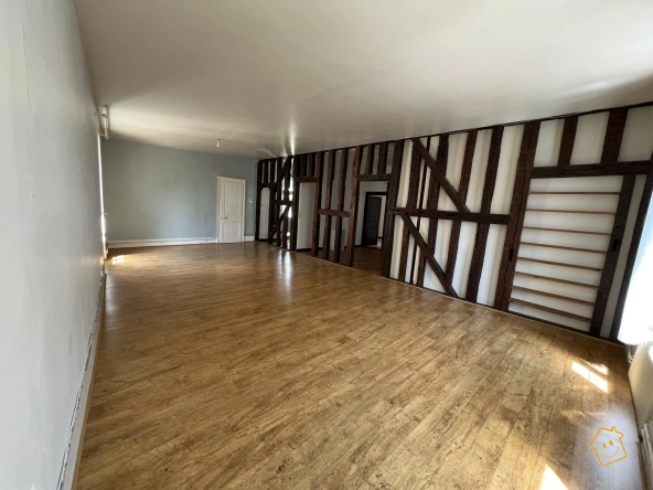 Appartement T4 proche centre de Bourges avec balcon et cave