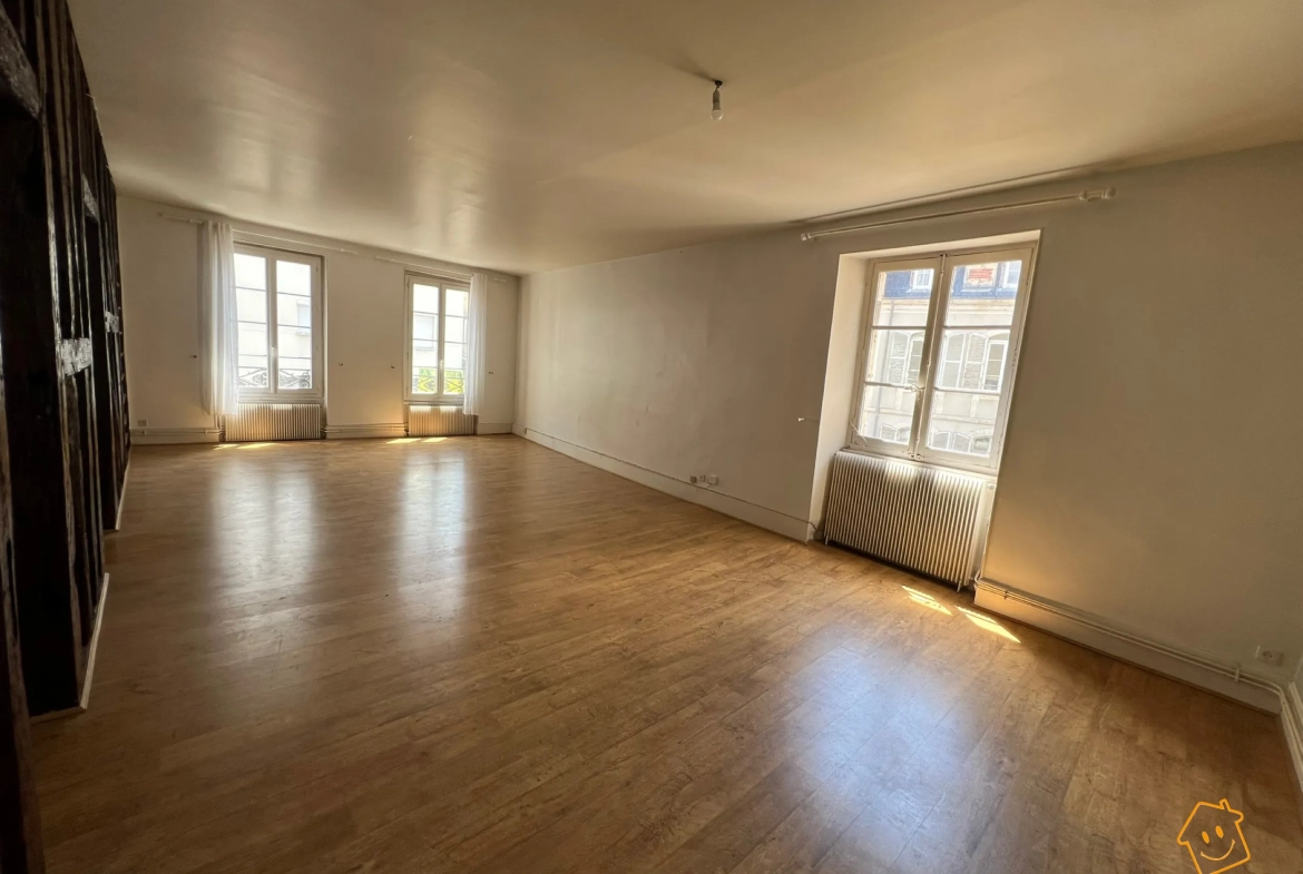 Appartement T4 proche centre de Bourges avec balcon et cave 