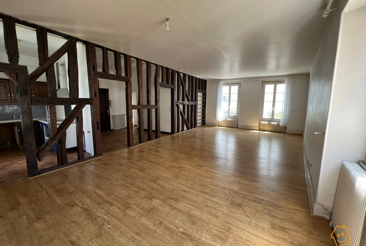 Appartement T4 proche centre de Bourges avec balcon et cave 