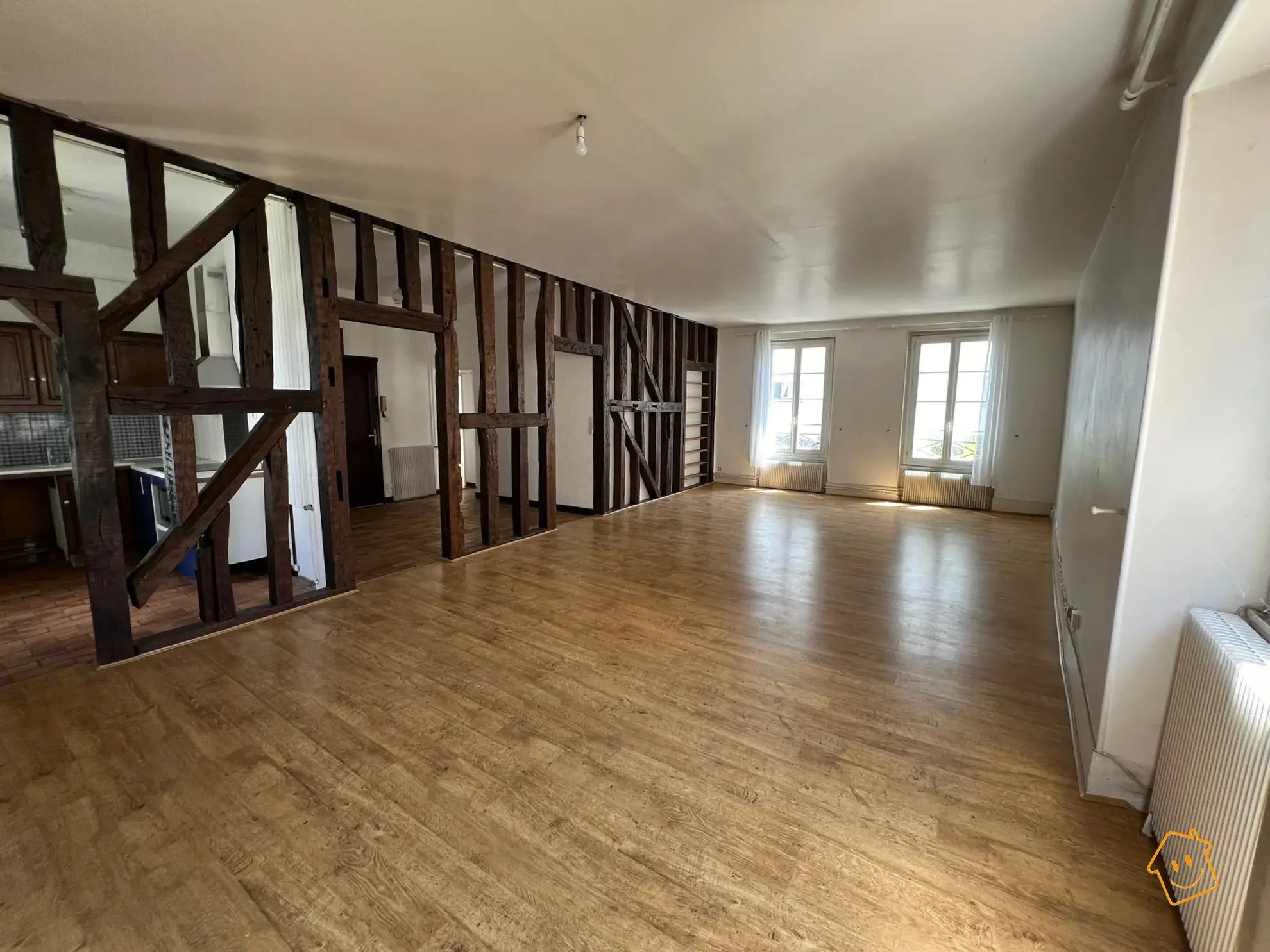 Appartement T4 proche centre de Bourges avec balcon et cave 