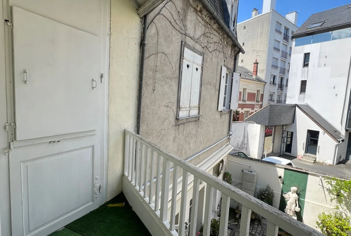 Appartement T4 proche centre de Bourges avec balcon et cave 