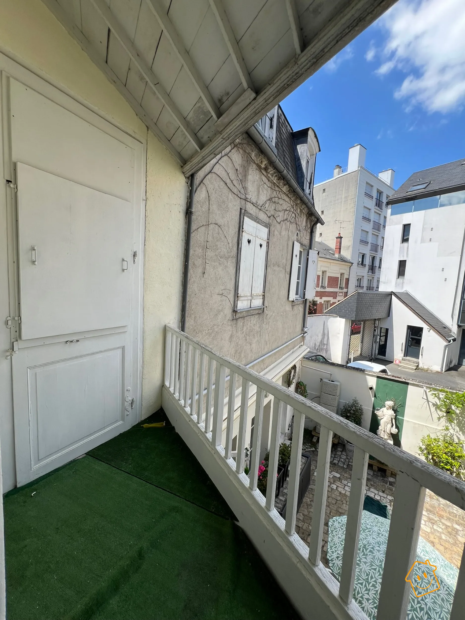 Appartement T4 proche centre de Bourges avec balcon et cave 