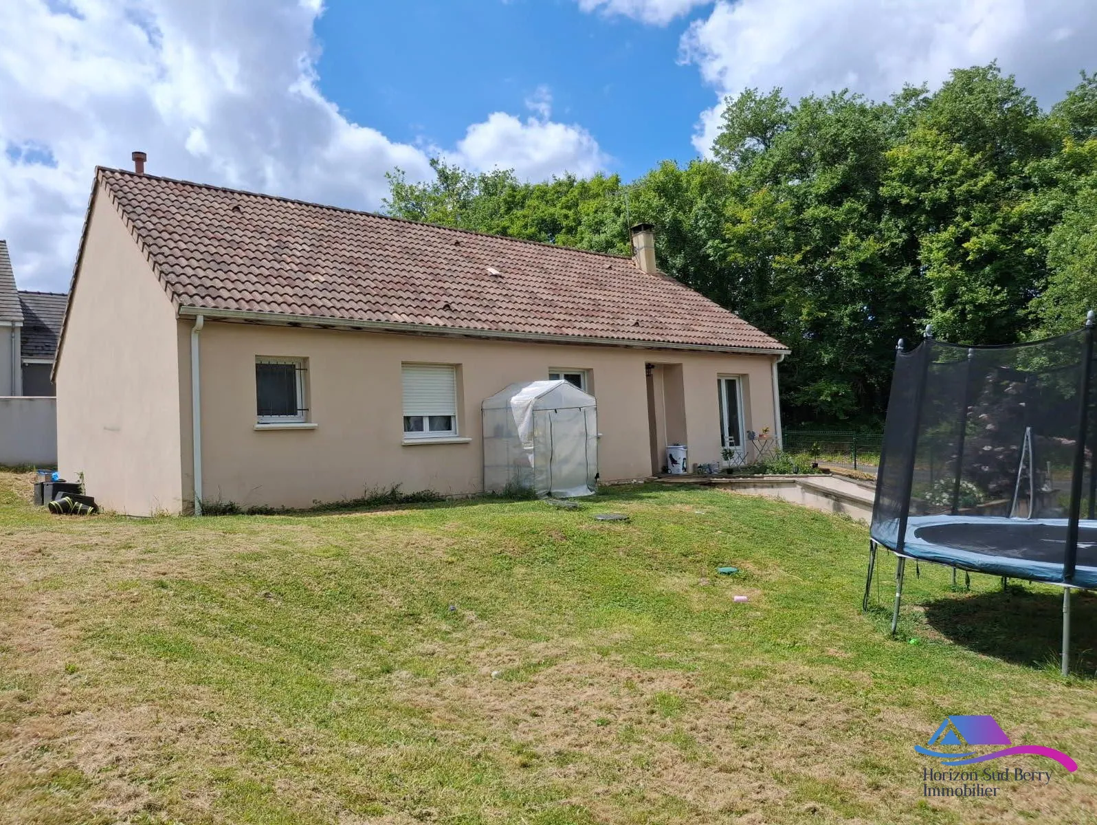 façade Maison familiale à vendre à Saint-Florent-sur-Cher avec terrasse et jardin de 1000 m² 