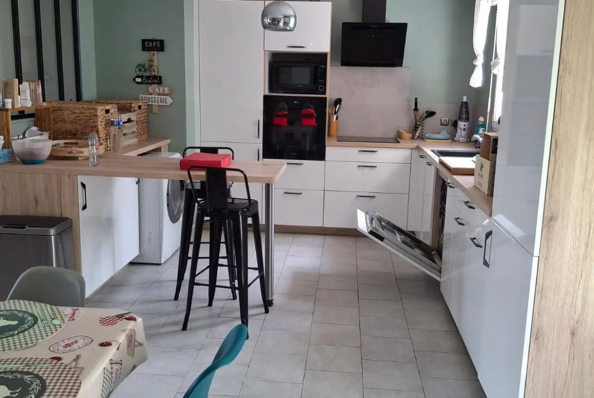 cuisine Maison familiale à vendre à Saint-Florent-sur-Cher avec terrasse et jardin de 1000 m² 