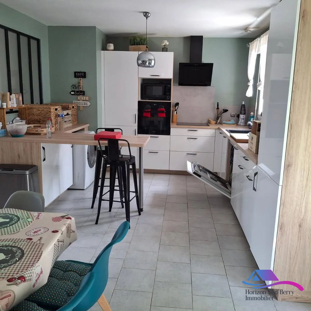 cuisine Maison familiale à vendre à Saint-Florent-sur-Cher avec terrasse et jardin de 1000 m² 