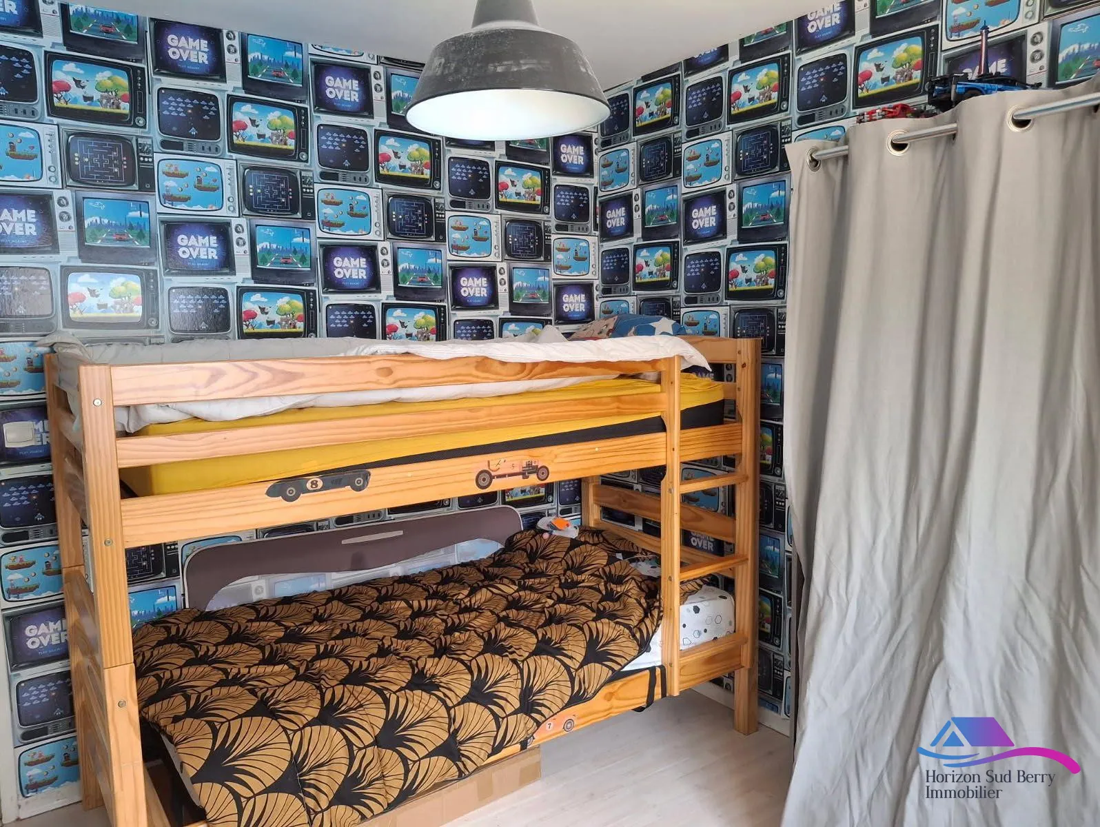 chambre Maison familiale à vendre à Saint-Florent-sur-Cher avec terrasse et jardin de 1000 m² 