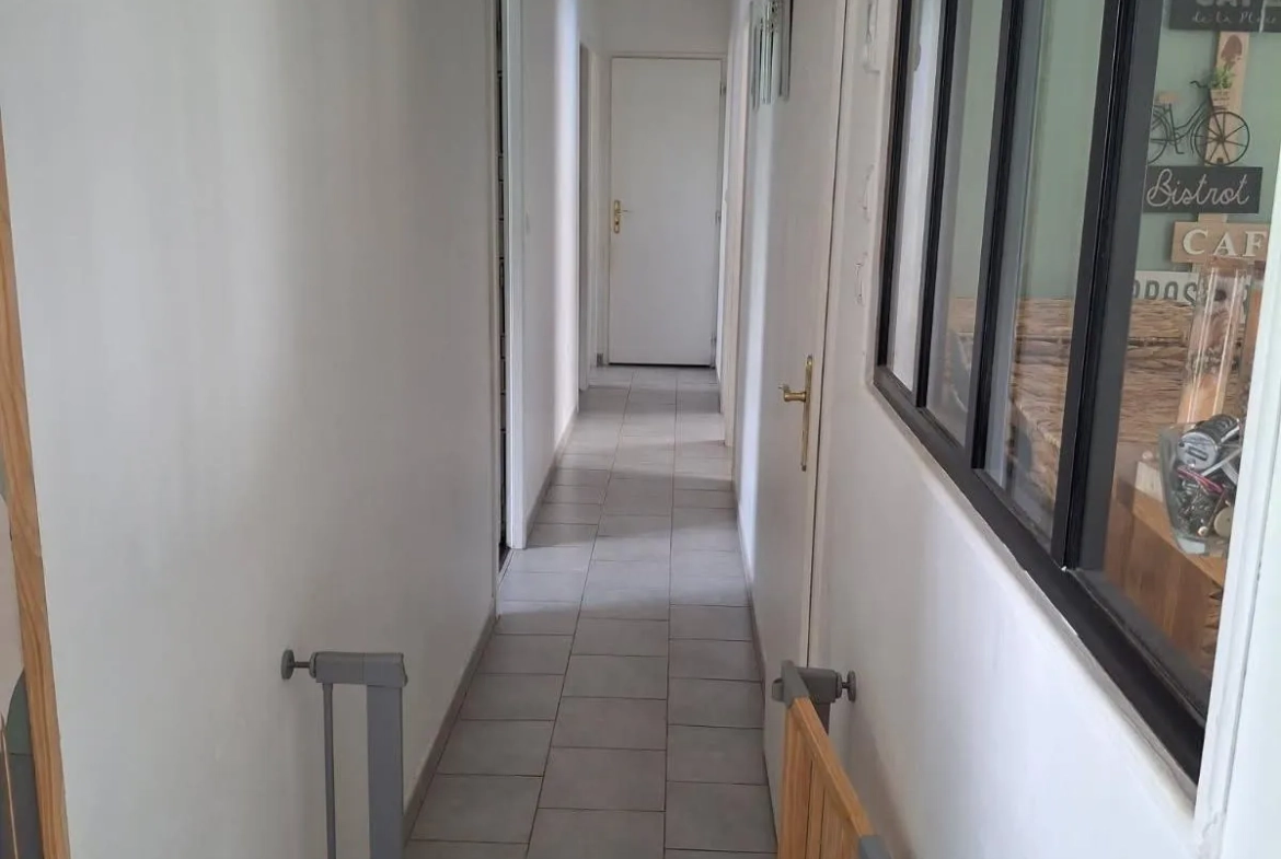 couloir Maison familiale à vendre à Saint-Florent-sur-Cher avec terrasse et jardin de 1000 m² 