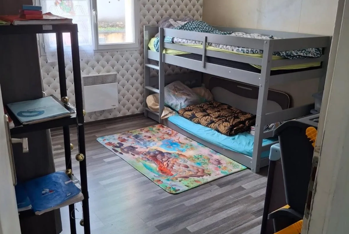 chambre Maison familiale à vendre à Saint-Florent-sur-Cher avec terrasse et jardin de 1000 m² 
