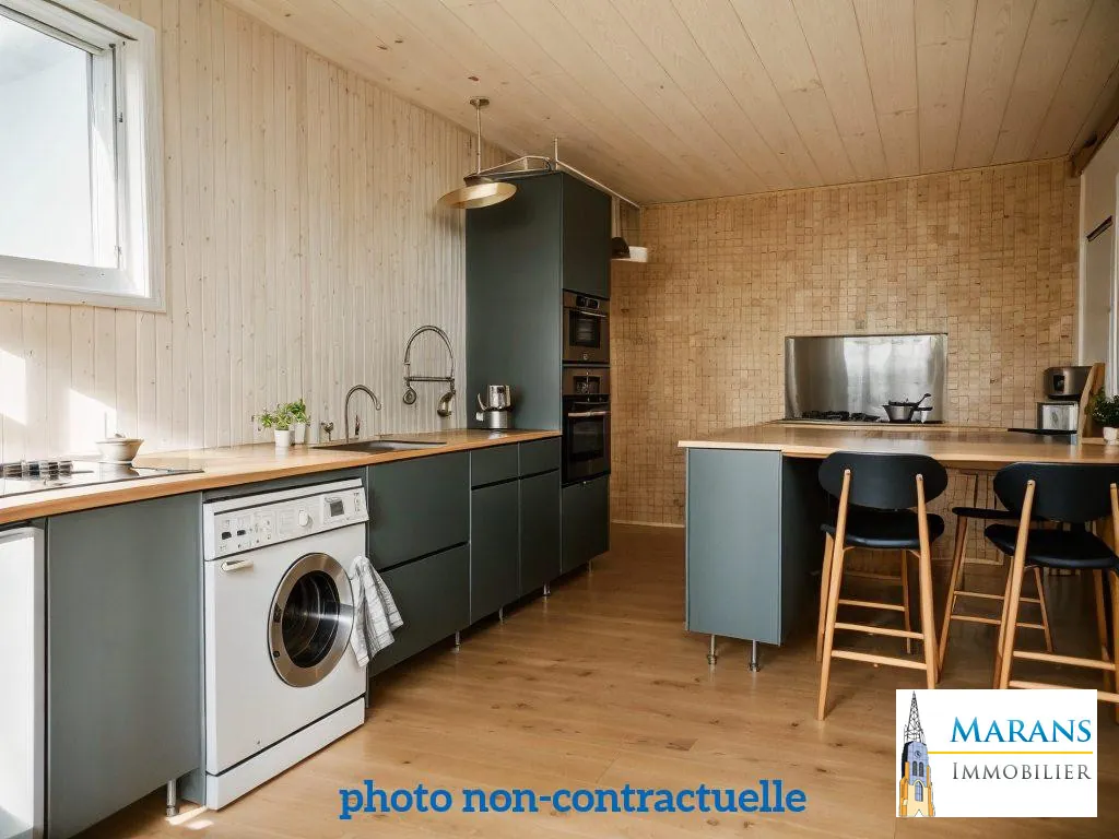 Maison à Charron avec 2 chambres, garage et cour, idéal projet de rénovation 